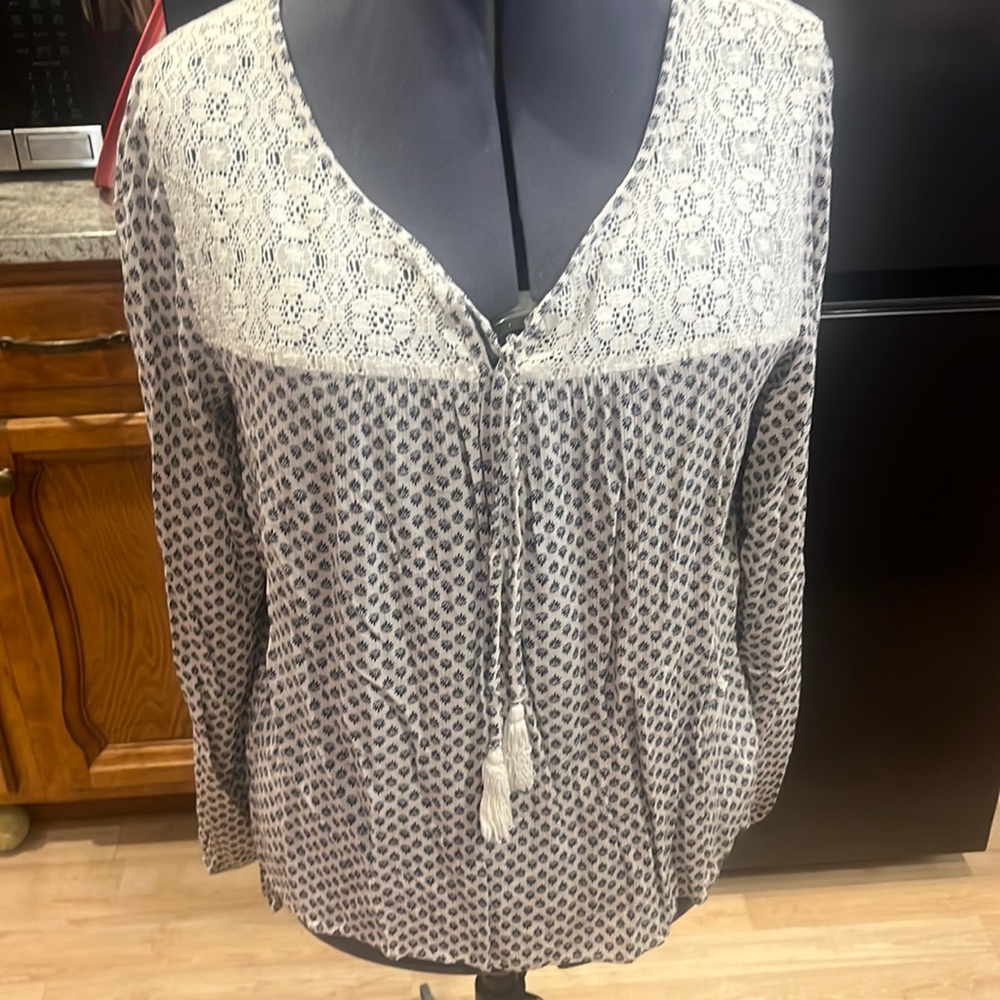 Pretty rayon blouse, cream and blue flowers, women’s size XXL